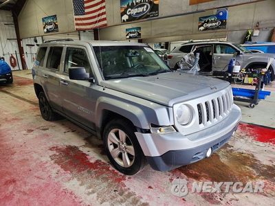 Czwarte zdjęcie samochodu z boku: 2015 JEEP PATRIOT LATITUDE VIN:1C4NJRFB1FD382976 - miniatura