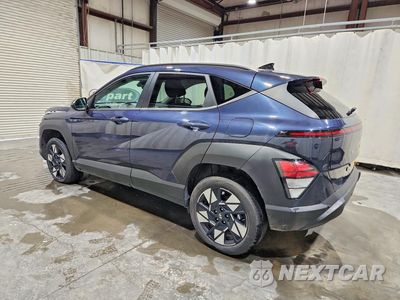 Drugie zdjęcie samochodu z przodu: 2025 HYUNDAI KONA SEL VIN:KM8HBCAB5SU311428 - miniatura