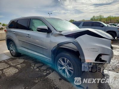 Czwarte zdjęcie samochodu z boku: 2015 TOYOTA HIGHLANDER LE PLUS VIN:5TDBKRFH6FS090653 - miniatura