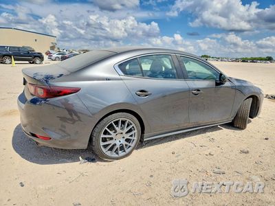Trzecie zdjęcie samochodu z tyłu: 2022 MAZDA 3 SELECT VIN:3MZBPABL9NM312403 - miniatura