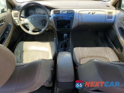 Zdjęcie 8 z 13 samochodu: 2001 HONDA ACCORD EX VIN:JHMCG65801C001447 - miniatura