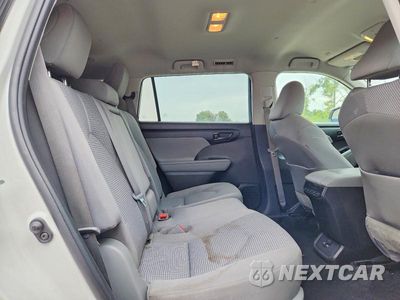 Zdjęcie 11 z 13 samochodu: 2021 TOYOTA HIGHLANDER LE VIN:5TDBZRBH2MS536277 - miniatura