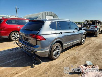 Trzecie zdjęcie samochodu z tyłu: 2019 VOLKSWAGEN TIGUAN SE VIN:3VV2B7AX6KM056498 - miniatura
