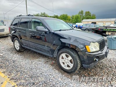 Czwarte zdjęcie samochodu z boku: 2006 JEEP GRAND CHEROKEE LAREDO VIN:1J8GR48K66C112321 - miniatura