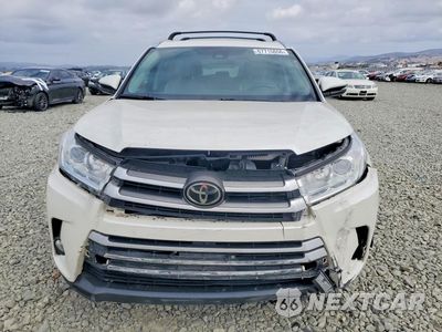 Piąte zdjęcie samochodu w środku: 2017 TOYOTA HIGHLANDER XLE VIN:5TDKZRFH3HS512375 - miniatura