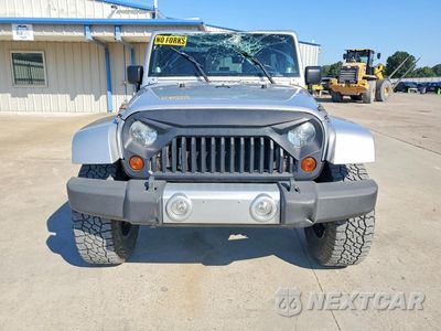 Piąte zdjęcie samochodu w środku: 2010 JEEP WRANGLER UNLIMITED SAHARA VIN:1J4BA5H10AL123470 - miniatura