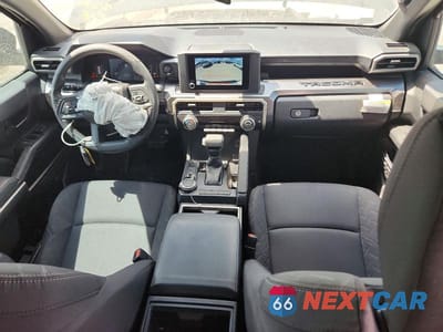 Zdjęcie 8 z 12 samochodu: 2025 TOYOTA TACOMA SR5 VIN:3TMLB5JN4SM193414 - miniatura
