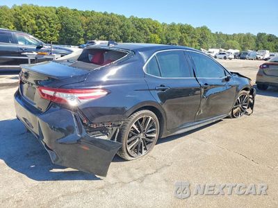 Trzecie zdjęcie samochodu z tyłu: 2020 TOYOTA CAMRY XSE VIN:4T1K61AK4LU319231 - miniatura