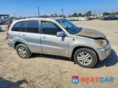 Czwarte zdjęcie samochodu z boku: 2003 TOYOTA RAV4 BASE VIN:JTEGH20V430089750 - miniatura