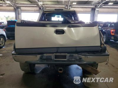 Zdjęcie 6 z 12 samochodu: 2004 CHEVROLET SILVERADO K2500 HEAVY DUTY VIN:1GCHK29U34E203231 - miniatura