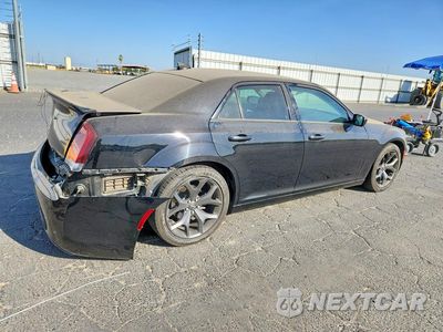 Trzecie zdjęcie samochodu z tyłu: 2020 CHRYSLER 300 TOURING VIN:2C3CCAAGXLH212687 - miniatura