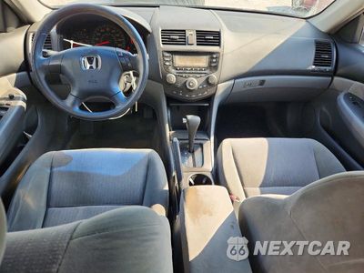 Zdjęcie 8 z 12 samochodu: 2004 HONDA ACCORD LX VIN:1HGCM56444A162627 - miniatura