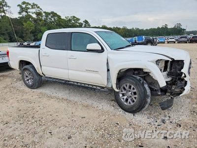 Czwarte zdjęcie samochodu z boku: 2017 TOYOTA TACOMA SR5 V6 VIN:5TFAZ5CN0HX053105 - miniatura