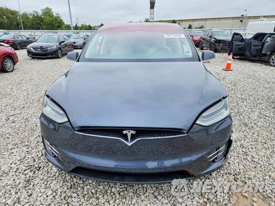 Piąte zdjęcie samochodu w środku: 2018 TESLA MODEL X VIN:5YJXCDE21JF110565 - miniatura