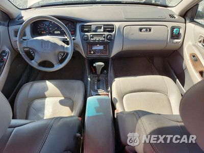 Zdjęcie 8 z 12 samochodu: 2000 HONDA ACCORD EX VIN:1HGCG1655YA007826 - miniatura