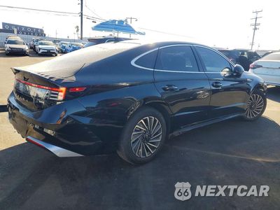 Trzecie zdjęcie samochodu z tyłu: 2025 HYUNDAI SONATA HYBRID SEL VIN:KMHL34JJ1SA120739 - miniatura
