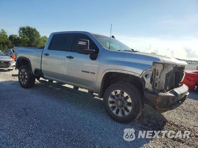Czwarte zdjęcie samochodu z boku: 2022 CHEVROLET SILVERADO K2500 CUSTOM VIN:1GC4YME79NF226310 - miniatura