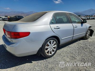 Trzecie zdjęcie samochodu z tyłu: 2005 HONDA ACCORD LX VIN:1HGCM66325A018928 - miniatura
