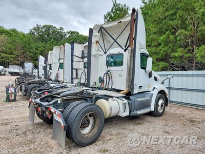 Trzecie zdjęcie samochodu z tyłu: 2018 PETERBILT 579 SEMI TRUCK VIN:1XPBA48X9JD446445 - miniatura