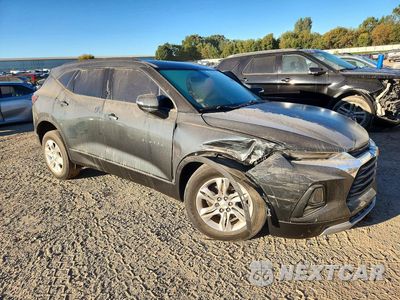Czwarte zdjęcie samochodu z boku: 2019 CHEVROLET BLAZER 1LT VIN:3GNKBBRAXKS583724 - miniatura