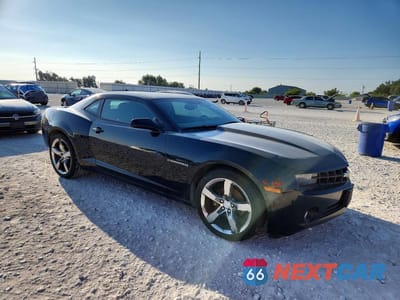 Czwarte zdjęcie samochodu z boku: 2011 CHEVROLET CAMARO LT VIN:2G1FC1ED4B9174559 - miniatura