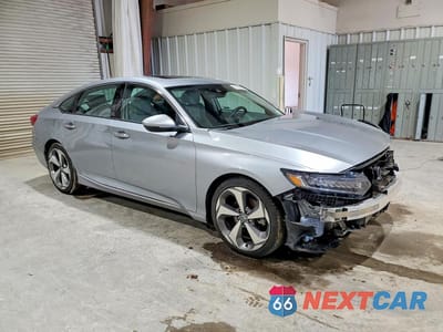 Czwarte zdjęcie samochodu z boku: 2019 HONDA ACCORD TOURING VIN:1HGCV2F96KA009087 - miniatura