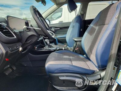 Zdjęcie 7 z 13 samochodu: 2024 KIA SELTOS S VIN:KNDEUCAA3R7583218 - miniatura