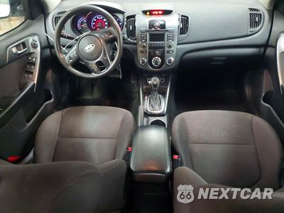 Zdjęcie 8 z 12 samochodu: 2013 KIA FORTE EX VIN:KNAFU4A2XD5646769 - miniatura