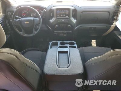 Zdjęcie 8 z 12 samochodu: 2022 CHEVROLET SILVERADO K1500 VIN:1GCRYAEFXMZ338283 - miniatura