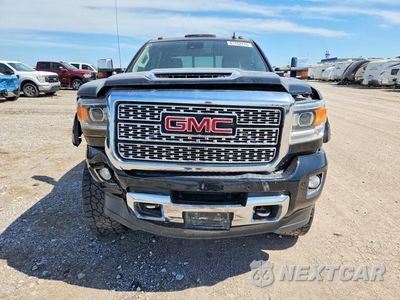 Piąte zdjęcie samochodu w środku: 2018 GMC SIERRA K2500 DENALI VIN:1GT12UEY7JF117769 - miniatura