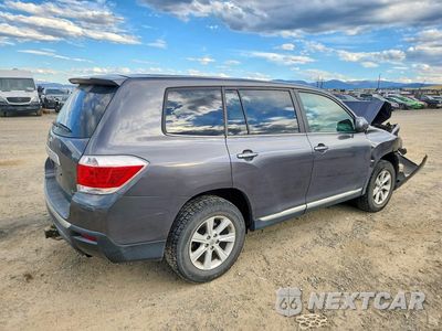 Trzecie zdjęcie samochodu z tyłu: 2013 TOYOTA HIGHLANDER BASE VIN:5TDBK3EH4DS208887 - miniatura