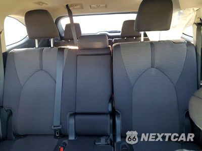 Zdjęcie 10 z 14 samochodu: 2022 TOYOTA HIGHLANDER LE VIN:5TDBZRBH6NS562107 - miniatura