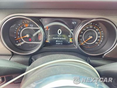 Zdjęcie 9 z 12 samochodu: 2021 JEEP WRANGLER UNLIMITED SAHARA VIN:1C4HJXEN5MW564839 - miniatura