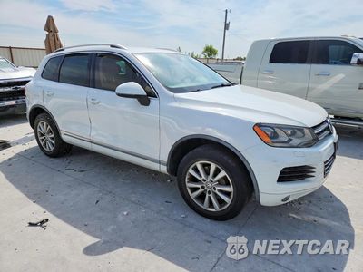 Czwarte zdjęcie samochodu z boku: 2014 VOLKSWAGEN TOUAREG V6 VIN:WVGEF9BP1ED002693 - miniatura