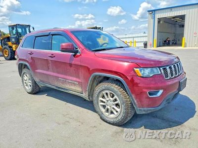 Czwarte zdjęcie samochodu z boku: 2018 JEEP GRAND CHEROKEE LAREDO VIN:1C4RJFAG4JC199668 - miniatura