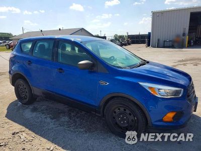 Czwarte zdjęcie samochodu z boku: 2017 FORD ESCAPE S VIN:1FMCU0F70HUC66060 - miniatura