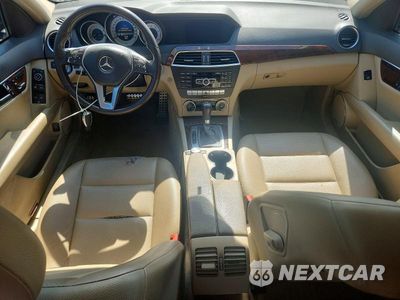 Zdjęcie 8 z 12 samochodu: 2013 MERCEDES-BENZ C 300 4MATIC VIN:WDDGF8AB8DR276834 - miniatura
