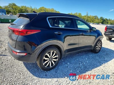 Trzecie zdjęcie samochodu z tyłu: 2018 KIA SPORTAGE EX VIN:KNDPNCAC8J7349703 - miniatura