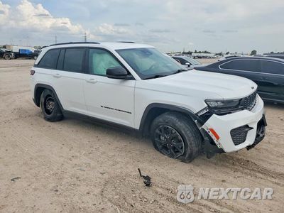Czwarte zdjęcie samochodu z boku: 2024 JEEP GRAND CHEROKEE LAREDO VIN:1C4RJHAG5R8519865 - miniatura