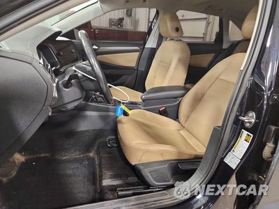 Zdjęcie 7 z 12 samochodu: 2019 VOLKSWAGEN JETTA SEL VIN:3VWE57BU8KM070942 - miniatura