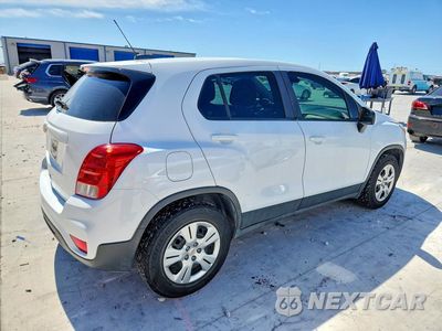 Trzecie zdjęcie samochodu z tyłu: 2018 CHEVROLET TRAX LS VIN:KL7CJKSB7JB628581 - miniatura