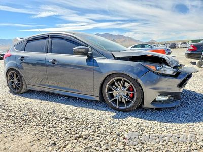 Czwarte zdjęcie samochodu z boku: 2018 FORD FOCUS ST VIN:1FADP3L9XJL312440 - miniatura
