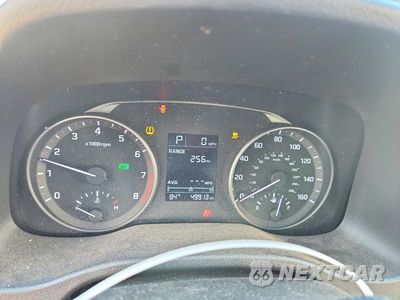 Zdjęcie 9 z 12 samochodu: 2018 HYUNDAI ELANTRA SE VIN:5NPD74LF1JH296249 - miniatura