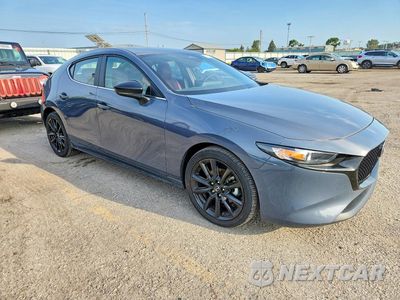 Czwarte zdjęcie samochodu z boku: 2025 MAZDA 3 PREFERRED VIN:JM1BPBLM8S1751813 - miniatura
