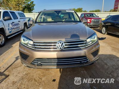 Piąte zdjęcie samochodu w środku: 2016 VOLKSWAGEN TOUAREG SPORT VIN:WVGEF9BP9GD012536 - miniatura