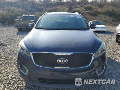 Piąte zdjęcie samochodu w środku: 2017 KIA SORENTO LX VIN:5XYPG4A33HG265589 - miniatura