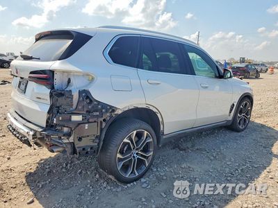 Trzecie zdjęcie samochodu z tyłu: 2026 BMW X5 XDRIVE50E VIN:5UX43EU02T9110157 - miniatura