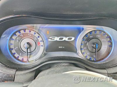 Zdjęcie 9 z 13 samochodu: 2019 CHRYSLER 300 S VIN:2C3CCABG0KH536034 - miniatura