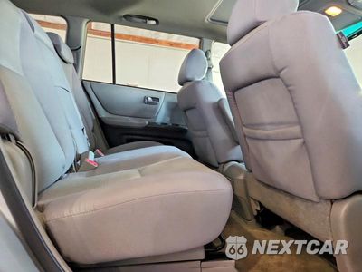 Zdjęcie 11 z 13 samochodu: 2005 TOYOTA HIGHLANDER BASE VIN:JTEEP21A450127972 - miniatura