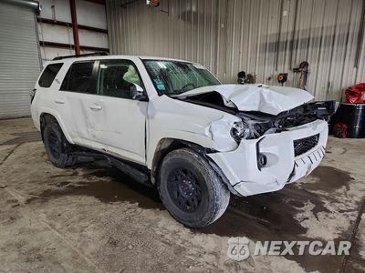 Czwarte zdjęcie samochodu z boku: 2019 TOYOTA 4RUNNER VIN:JTEBU5JR1K5678815 - miniatura
